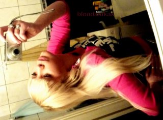 Blondinukas;}*