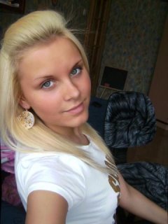 Blondynka  ;p  bet  nedurna...