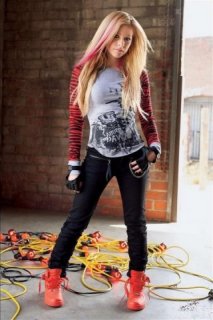 Avril...  I  love  my  fans!  :-)*