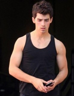 Joe  Jonas.One  Real  5>