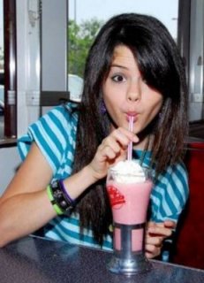 Selena~                (fans  page)