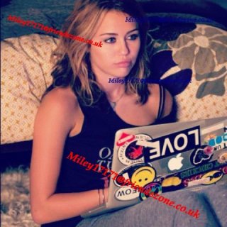 Miley  Fan  page  :))