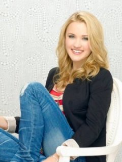 @  Emily  Osment.  Add  me.  ^^