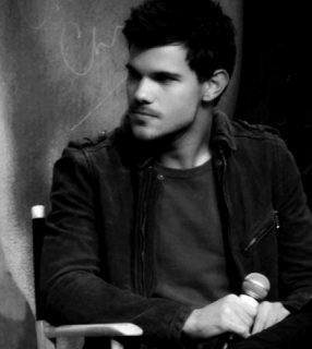 TAYLOR  LAUTNER