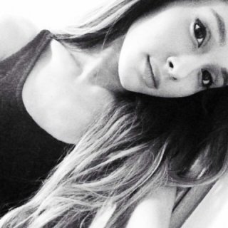 Ariana  Grande  (✔)