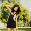 Selena  Gomez  Fan  Page  !!