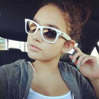 Madison  Pettis  (✔)